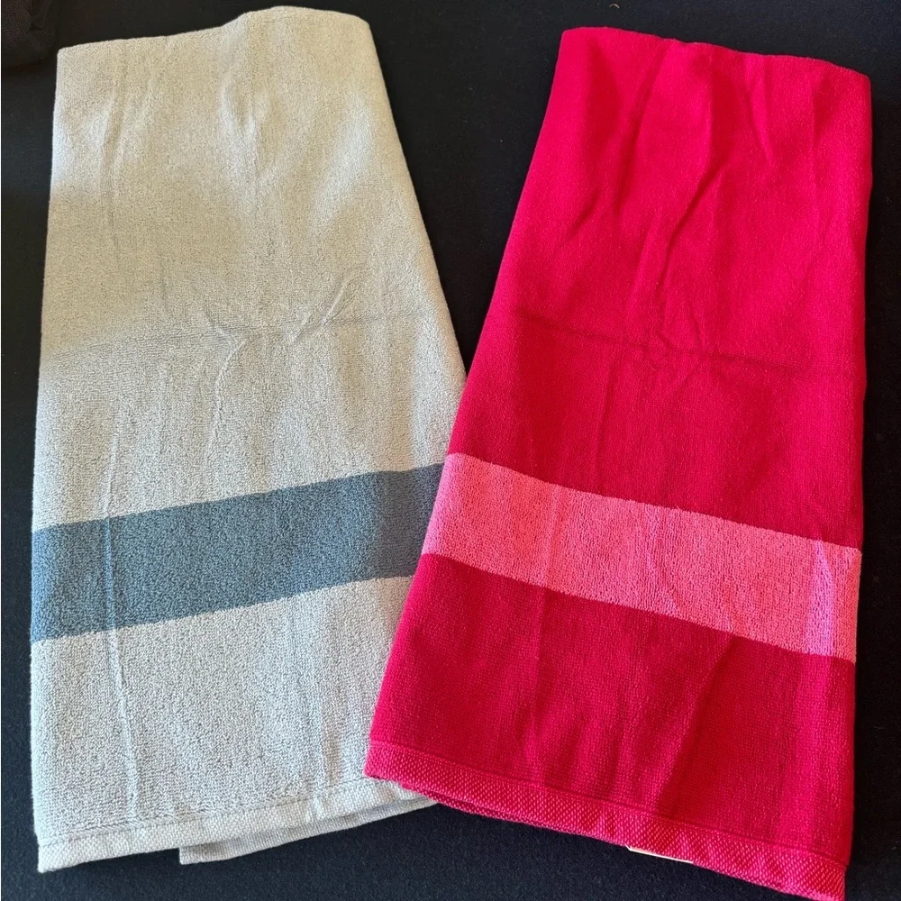 LACOSTE “his & hers” towel set! 💙🐊🩷100% cotton, beautiful colors, see photos: